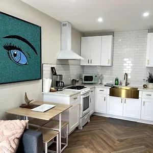  Apartment Downtown Groovy